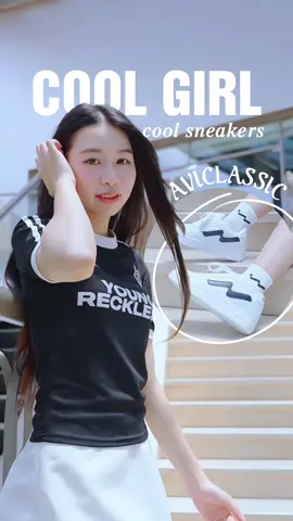 Mùa hè này, nếu chưa có đôi sneaker trắng nào vừa tinh tế, vừa thoải mái để mix&match thì AviClassic có thể sẽ là best-pick của bạn đấy.  #AviwinVietNam #AviSneakers #sneakers #style #phoido 