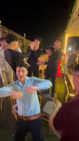 وربنا ولا واحد من دول يعرف اسم العريس حتا😂#pov #egyptian #wedding #fyp 
