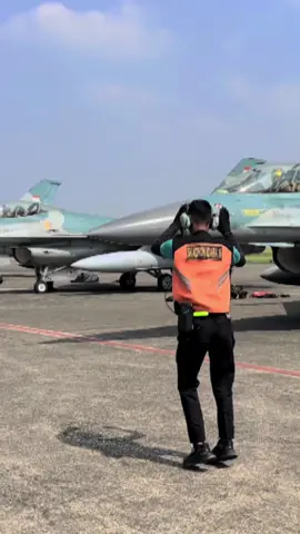Dirgahayu Indonesia ke 80🇮🇩 #fyp #fyppppppppppppppppppppppp #f16 #f16fightingfalcon  Music of @DIVA AUREL @Juan Reza 