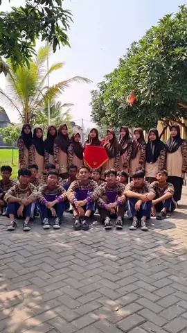 gerakan sesuai kepercayaan masing-masing😅😅 jangan dimarahin yaa, santri juga butuh rehat butuh hiburan🤭🙏 #fyppppppppppppppppppppppp #kegiatansantriLaTahzancikandeserang #velocity #harikemeredekaan 