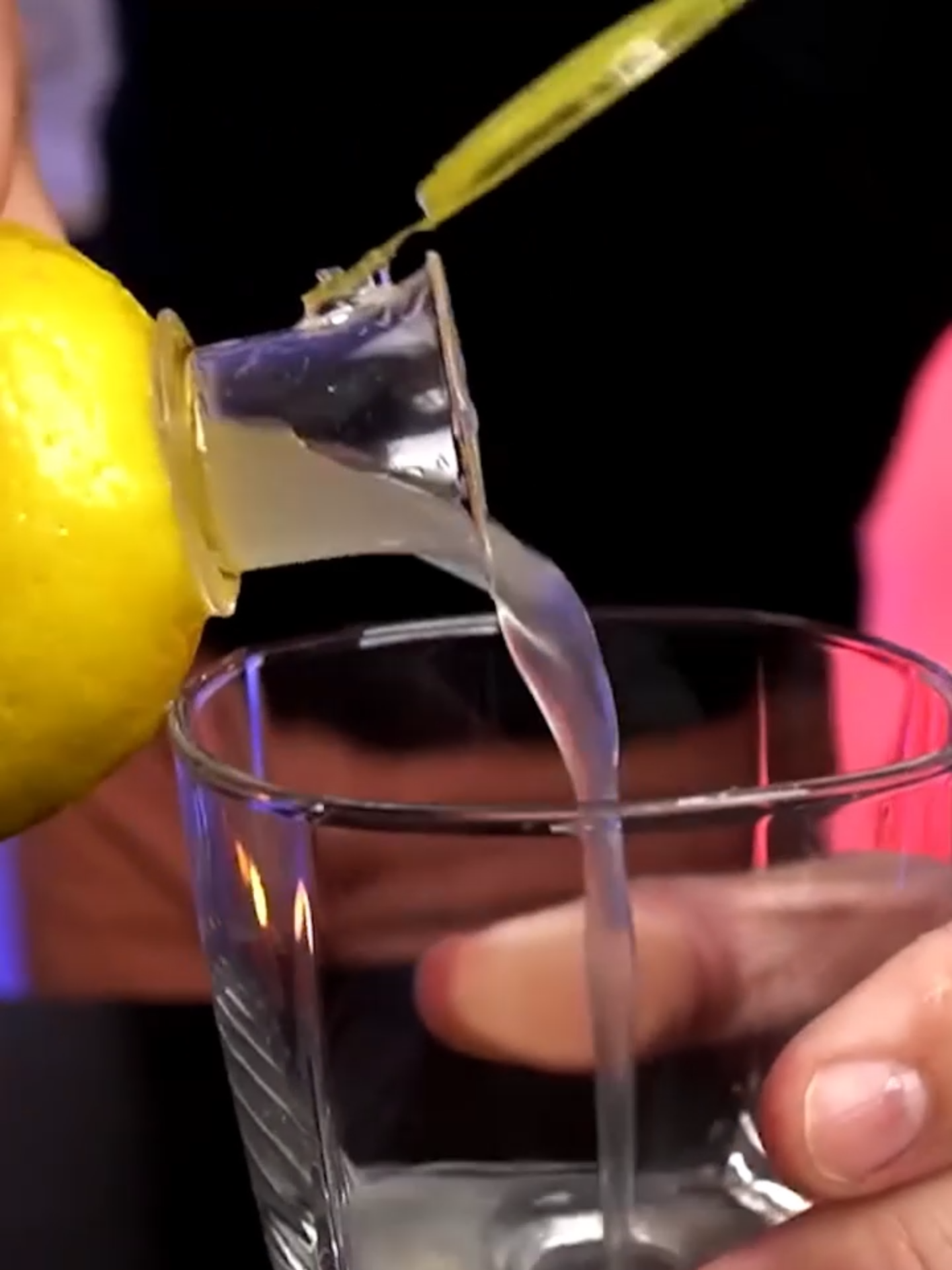 Is THIS the Most Compact Lemon Squeezer? 🍋 #lemonsqueezer #citrusjuicer #lemonjuice #gadgets #kitchengadgets #kitchenfinds #amazon #amazonfinds #amazonkitchenfinds