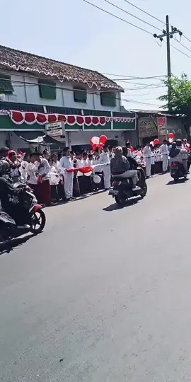 Detik-Detik Pengibaran Bendera Merah Putih,HUT RI Ke 80 Dari PP.Nurudh Dholam Bangil Hari Ini Tepat 80 Tahun Kemerdekaan RI.Diperingati Secara Sederhana Dan Penuh Khitmad.Rangkaian Persiapan Upacara Oleh Santri dan Santriwati PP.Nurudh Dholam Bangil.Dimulali dengan Berbarisnya Santriwan disebelah Kiri Jalan.Sementara Santriwati di sebelah Kanan Jalan.Pengibaran Bendera Merah Putih Segera Dimulai.Yang Langsung Dilaksnankakn Oleh Petugas/Santri.Yang. Diiringi Lagu Indonesia Raya.Jalannya. Upacara Berjalan Cukup Khidmad.Setelah Pengibaran. Bendera Merah Putih Bersama sama Membawakan Lagu Mars 17-Agustus-45 Serta Lagu  Lainnya. *Baduk 17-8-2025*