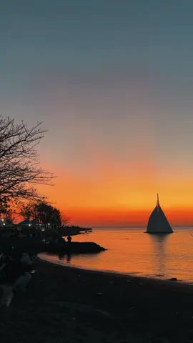 Semoga kitaa selalu jatuh cinta dengan hal-hal Indah🫶🏻  #sunset #senja #layarputih #makassar #soundsenja #fyp 