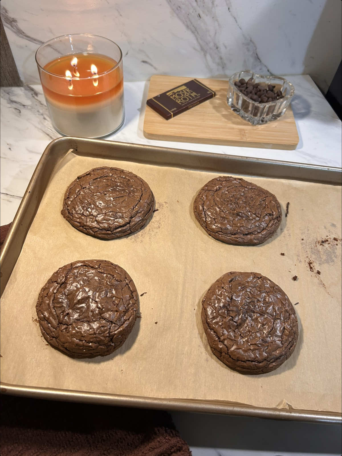 how to make these perfecttt brownie cookies  🤎    easy recipe:    4 oz dark chocolate (113g)(70–85%) ¼ cup unsalted butter (57g) ½ cup granulated sugar (100g) ¼ cup packed brown sugar (50g) 2 large eggs, room temp 1 tsp vanilla extract (4g) ⅔ cup all-purpose flour (80g) 3 tbsp unsweetened cocoa powder (25g) ½ tsp baking powder (2g) ¼ tsp salt (1.5g)      melt the butter & chocolate and stir until smooth. in another bowl, beat the granulated sugar, brown sugar, and eggs for until pale and slightly thick, then stir in the vanilla and slowly mix in the melted chocolate. whisk the flour, cocoa powder, baking powder, and salt in a separate bowl, then gently fold into the wet mixture until just combined (the batter will look like thick brownie batter, not stiff cookie dough). then scoop about 2 tbsp per cookie onto a parchment-lined baking sheet. ( to make it easier to handle you can refrigerate however you’ll get the perfect brownie texture pouring it straight onto the sheet. ) bake at 350°f (175°c) for 9–11 minutes until the tops are shiny and crackly and the centers look slightly soft. ( to make them look better round the cookies while they’re still warm. ) let cool on the tray for a few minutes before moving to a rack. ( don’t overbake ).    #brownies #cookies #baking #fudgybrownies #fyp 