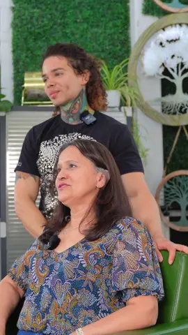 🌿✨ Hoy vivimos un momento muy especial con Esther García. Ella confió en nosotros para una integración de canas, y el resultado fue una verdadera celebración de la belleza natural. 🤍 Más que un cambio, fue un homenaje a la elegancia de aceptar y realzar lo auténtico. Verla sonreír, feliz y radiante, nos recuerda por qué amamos lo que hacemos: porque el cabello no solo transforma la imagen, también eleva el alma y la confianza. 📍 4343 Telephone Rd, Houston, Texas 77087 🕘 Martes a sábado | 9 AM – 5 PM #IntegraciónDeCanas #EleganciaNatural #BellezaAuténtica #CambioDeImagen #HairTransformation         
