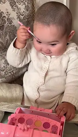 Dễ thương quá đi ❤️❤️#béyêu #xuhuongtiktok #videoviral #embedangyeu #mẹbimsua 