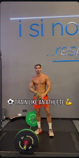 ⚽️ Training upper body like a footballer ⚽️ 💪 ⚽️  ⚽️  #upperbodystrength #footballer #saturdayworkout #footballers #athletictraining