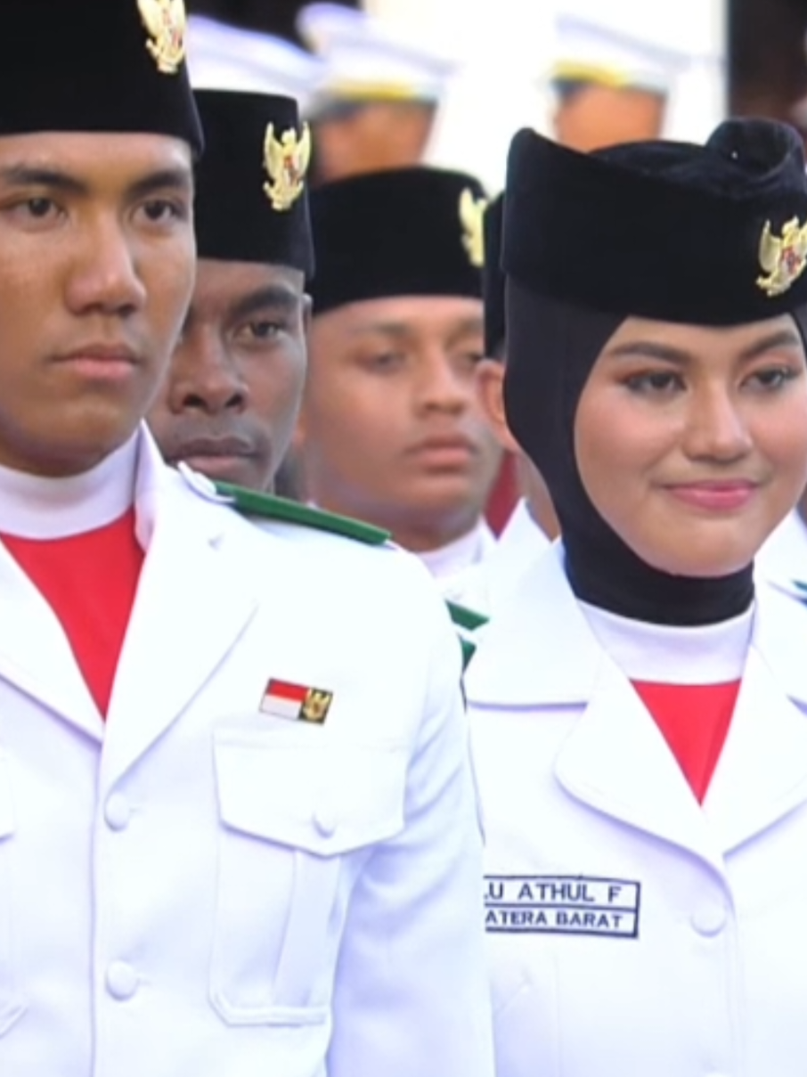 Make up mustika ratu kena Sinar matahari jadi mengkilap muka nya, beh bagus banget #paskibraka #zianrandom #paskibraka2025 #kemerdekaanindonesia 