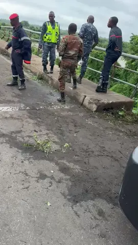 Tragédie sur le fleuve OuéméUn bus avec une cinquantaine de passagers sombre entre Glazoué et Savè : 7 survivants recensés