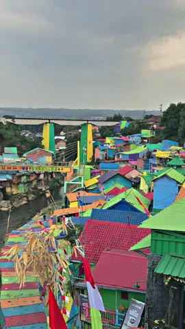 🌄🌄🌄 #malangku #malang #malangvibes #malanghits #malangterkini #malangraya #jodipan #kampungwarnawarni #serunya17an 