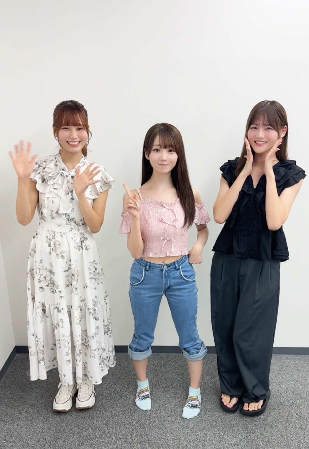 「リスパ」生配信 ありがとうございました🎧₊⋆𖤐 はなみりひとみで 体幹チャレンジ🧡💜❤️!!! #超特急逃走中  #イコールラブ #イコラブ  #大谷映美里 (@大谷映美里 ) #大場花菜  #髙松瞳 