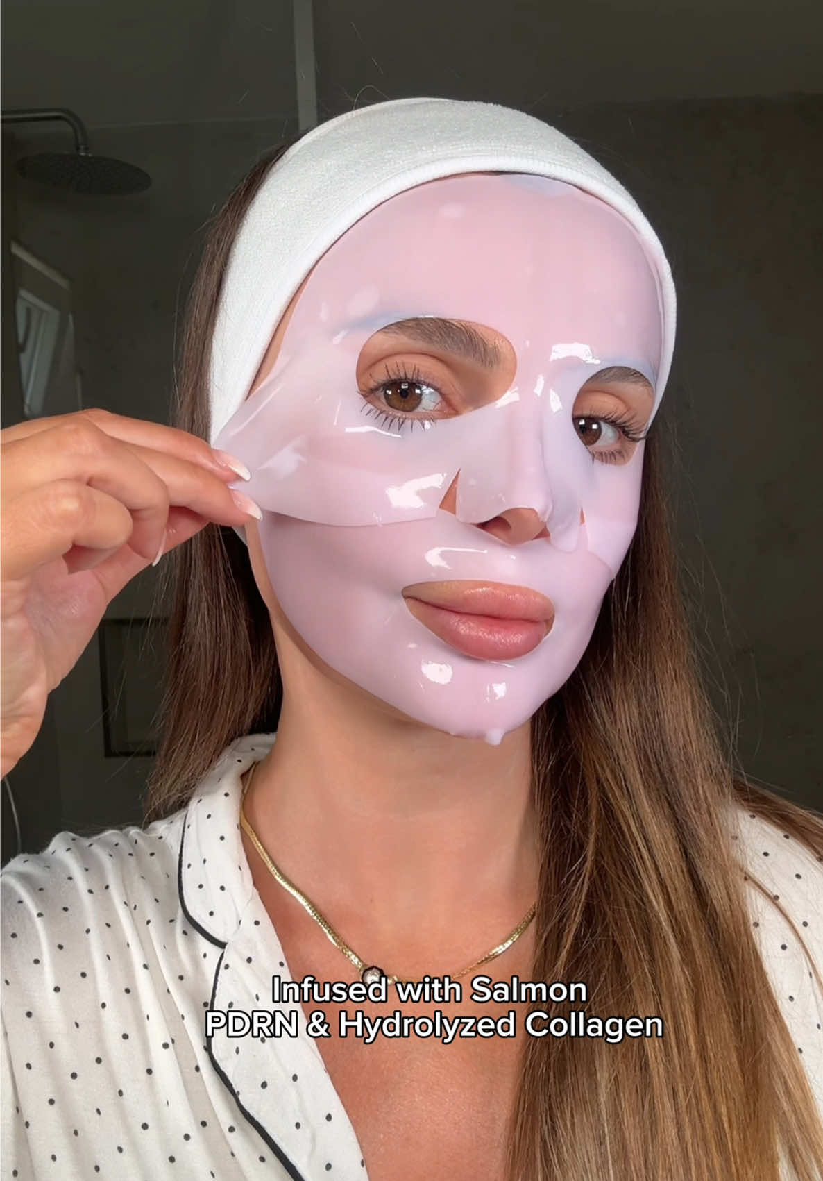 This mask + ice water = the ultimate cooling facial 🤤🧊 @medicube global  The medicube PDRN Collagen Gel Mask hydrates, firms & smooths 💖 #medicube #medicubeskincare #pdrncollagengelmask #skincare #amazon 