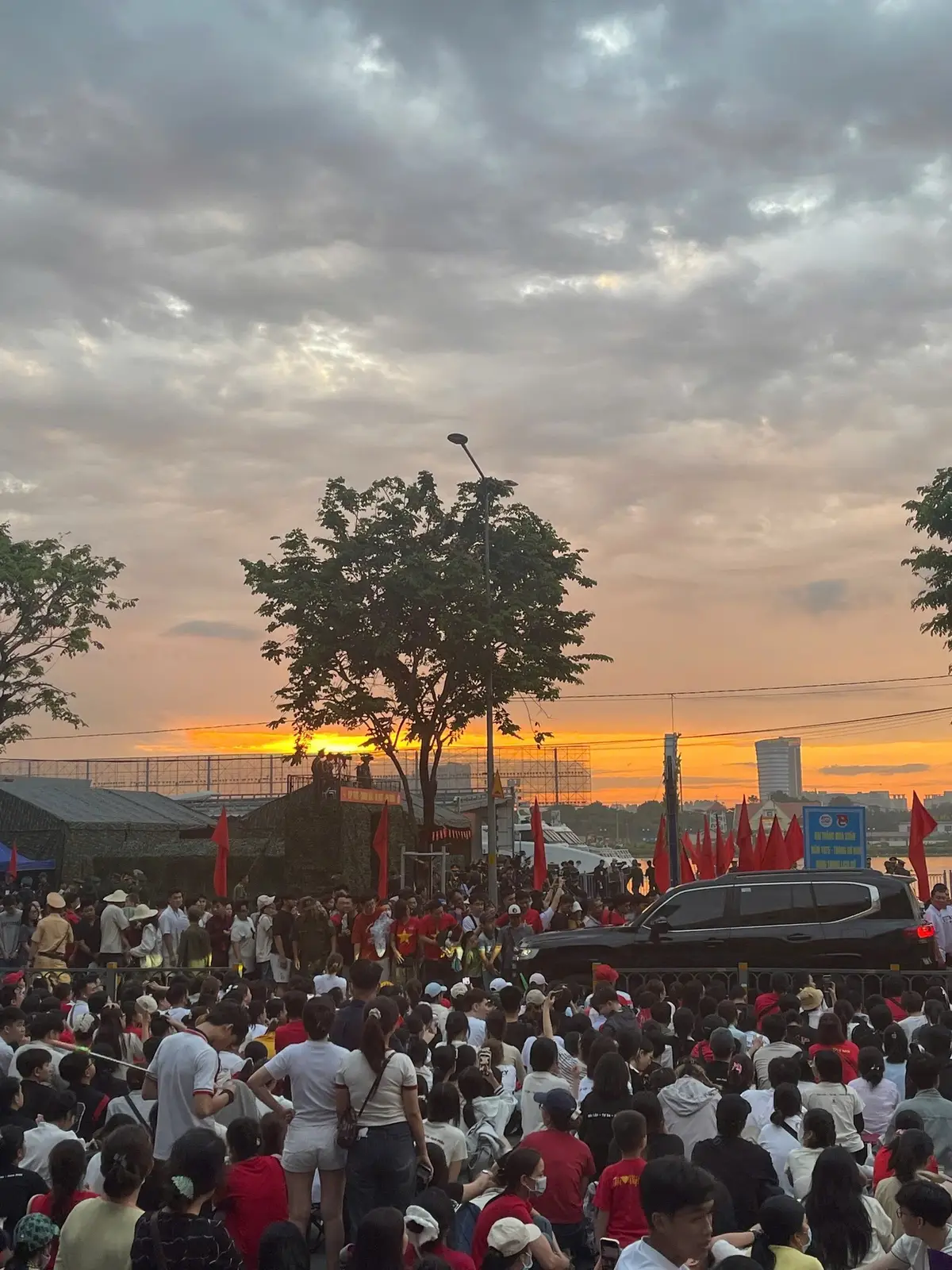 Xem lại ảnh đi concert quốc gia 30/4 mà nôn ra Hà Nội để đu concert 2 quá🥰🇻🇳 xin các cánh tay từ miền Trung ạaa #a50 #a80  #quockhanh  #dieubinh  #trending 