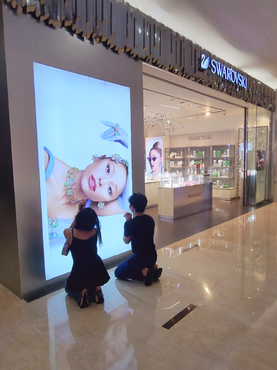 Sungkem dulu ke @arianagrande . @swarovski  @duchess of sleepyhead  #ariana #swarovski #arianagrande #fyp #trending 