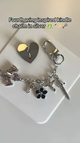 fourth wing inspired kindle charm 🐉 🪽 🗡️ for my silver girlies! On my Etsy and Vinted!! #fourthwing #fourthwingrebeccayarros #fantasy #bookish #romantasy 