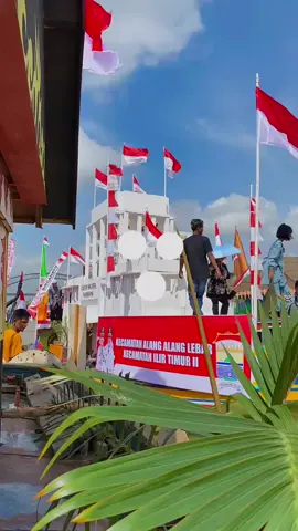 perahu hias dan Bidar di sungai Musi palembang