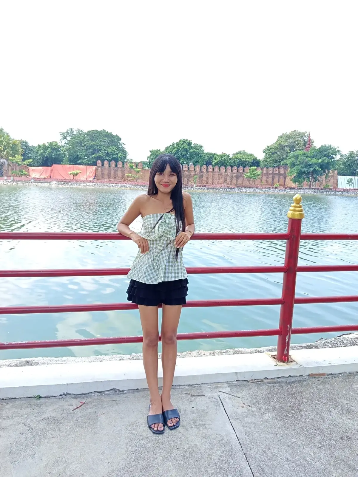 #ပုံတွေမကုန်သေးလို့ပါ😛 