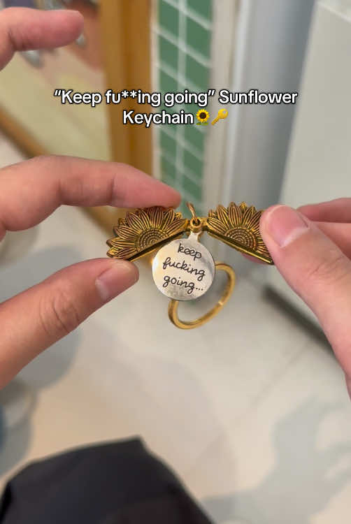 Don't you ever fcking give up on YOURSELF!🥹🌻🫶 #sunflowercharm #sunflowerkeychain #fyp #ttshopdeals #giftideas #sunflower #confidence #keepgoing #sunflowers #keepgoingdontgiveup
