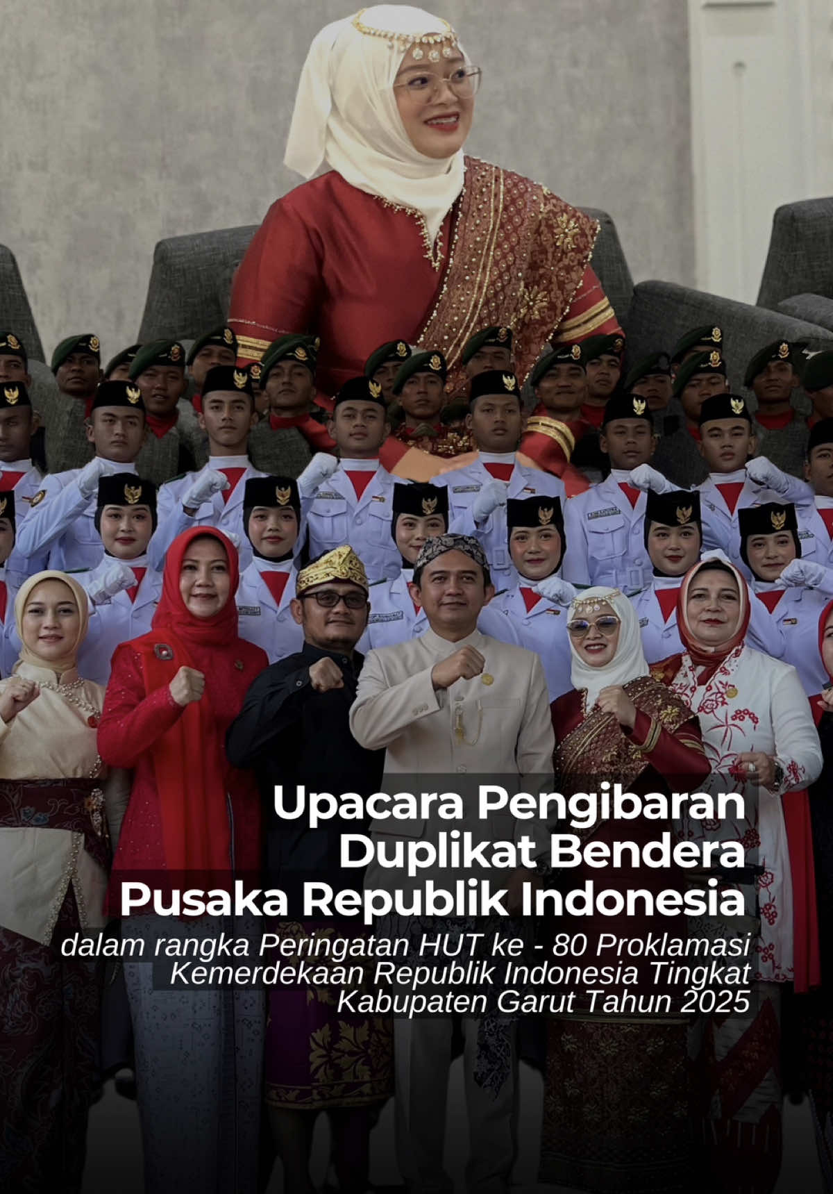 Assalamualaikum Sampurasun Wargi Garut Pada tanggal 17 Agustus 2025, Pendopo Garut menjadi saksi pelaksanaan upacara bendera dalam rangka memperingati Hari Kemerdekaan Republik Indonesia ke‑80. Upacara berlangsung dengan khidmat dan dihadiri oleh jajaran pemerintah daerah, pelajar, serta masyarakat sekitar. Suasana penuh semangat dan kebanggaan mewarnai hari bersejarah ini sebagai bentuk rasa syukur atas kemerdekaan yang telah diraih bangsa Indonesia.🇮🇩 #garut #garutupdate #dprd #kemerdekaan #17an