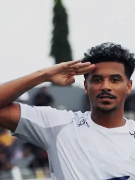 lucas Dias Sedang menari