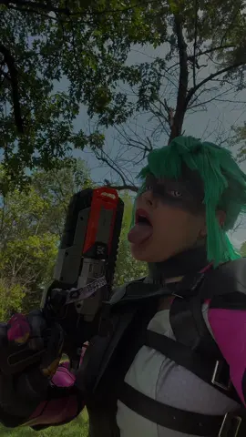 Addicted to whaaaat #apexlegends #apexcosplay #apexlegendscommunity #altercosplay 