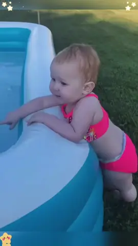 The cute moment of the baby playing with the water#funny#baby#doryou#kids#babytiktok 