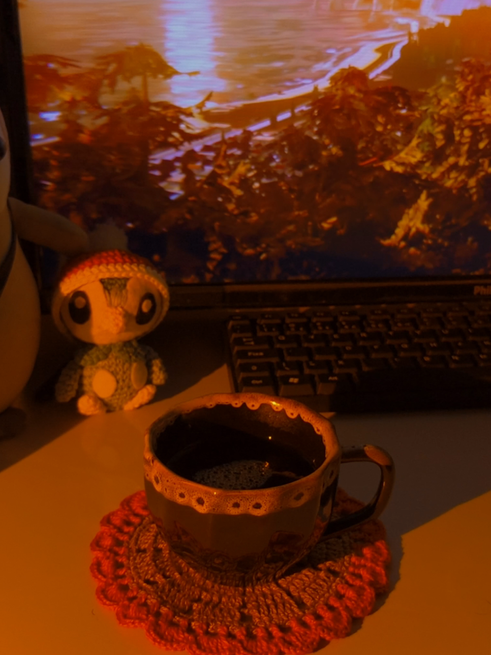 tenho tentado consiliar trabalho, estudo e gravações, mas tem sido muito difícil :( mas um desabafo mesmo, arte e audiovisual sempre vai ser muito importante pra mim, então quero fazer disso meu principal objetivo, espero conseguir postar cada vez mais 🥹 me acompanhem no instagram tbm e no youtube, ta tudo na bio 🤎🤎 #coffeetiktok #foryou #cozyvideos #aesthetic #digitaldiary 