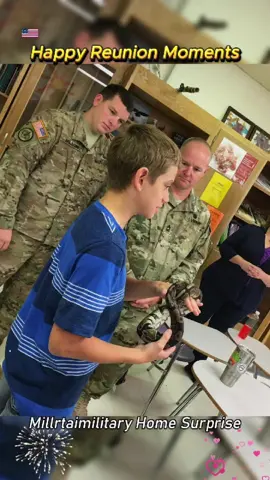 Warm moments for soldiers returning home #soldier #cominghome #tiktok #respect #reunion #surprise #usa🇺🇸 