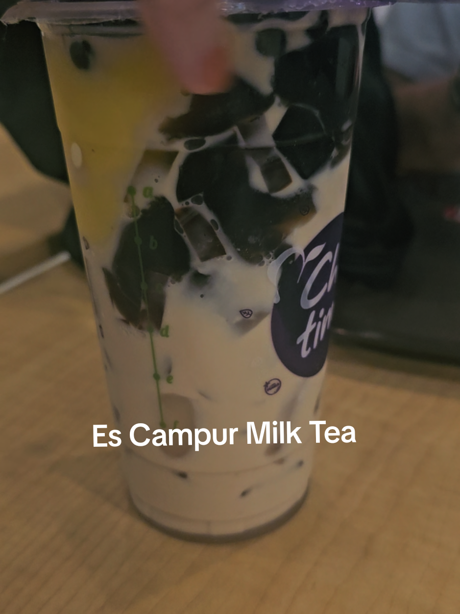 order di app F&B pake kode referal: XRFFAH biar dapat diskon lg! Bilang masnya banyak banget yg order ini hr ini 😌 maklum cuan abis kapan lg dpt topping sebanyak ini, cuma sampai besok aja promonyaa @chatimeindo cuma 17rb #chatime #escampurmilktea #promo17an #promomerdeka 