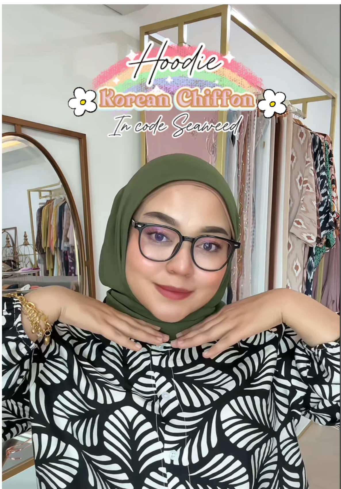 🐻🤎 Chah is in Code Seaweed for Hoodie Korean Chiffon Small Size 💚🍀 #duchessbycpg #hoodieshawl 