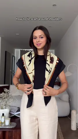 How to tie silk scarf around your shoulders 🤭 | save for later #fashionhacks #styling 