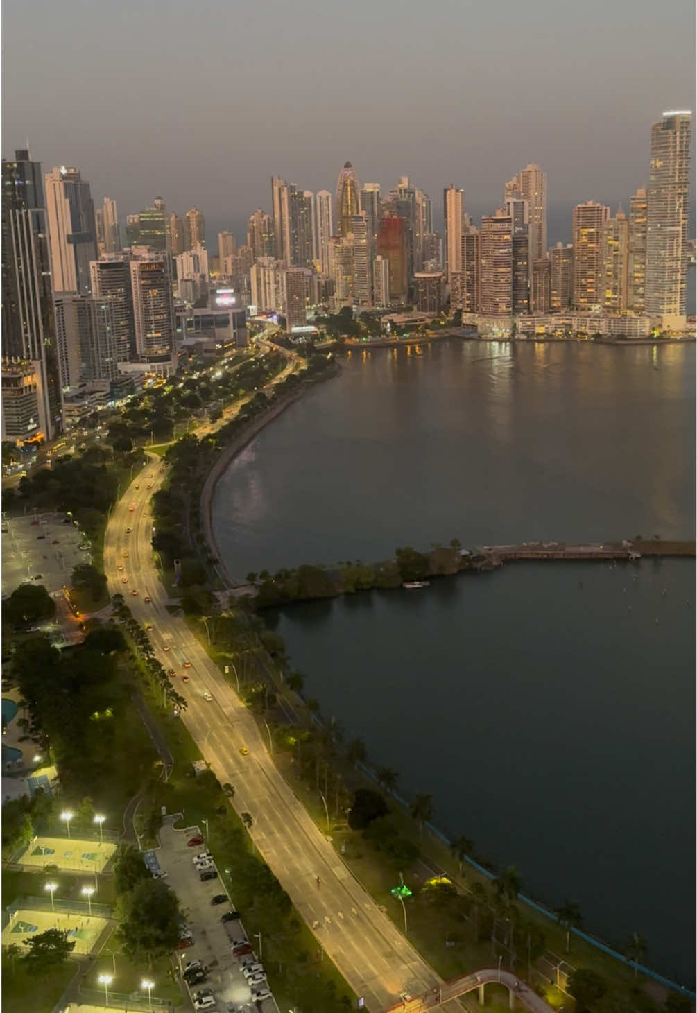 🏙️🌙🇵🇦 . . . #skyline #panama🇵🇦 #foryou #panamatiktok #sunsetlover 