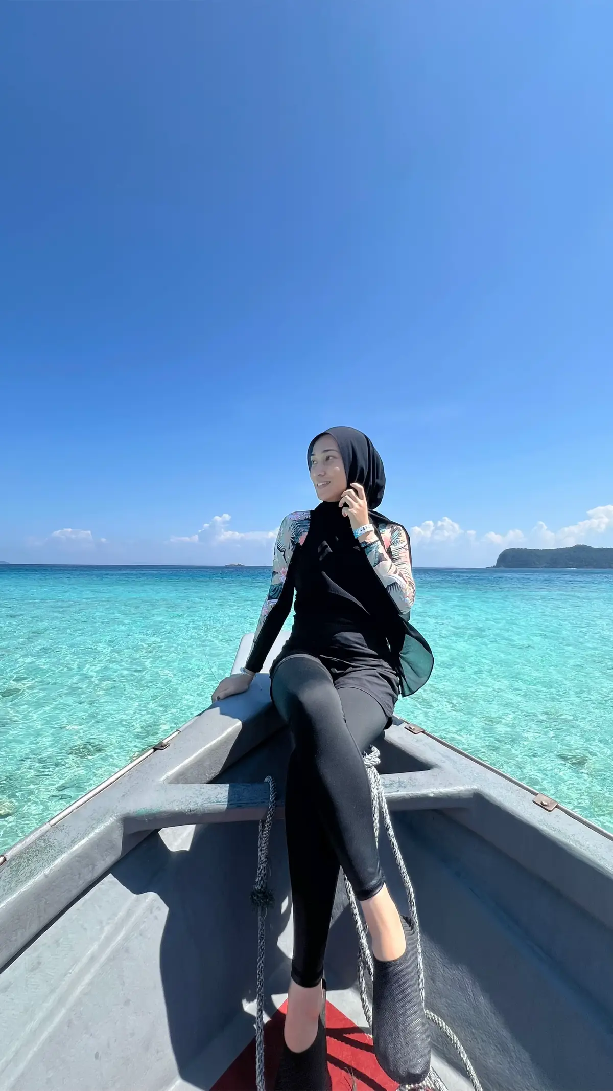 “Vitamin Sea overdose 🐚💦” #healingvibes #redang #redangisland #oceanview #beachgirl 