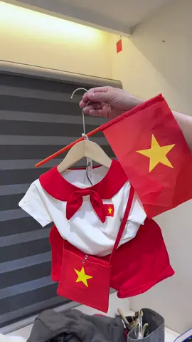 Set đồ tặng cờ và túi cờ đỏ sao vàng cho bé 2/9 #dochochobe #doxinhmoingay #vayxinh #xuhuongtiktok 