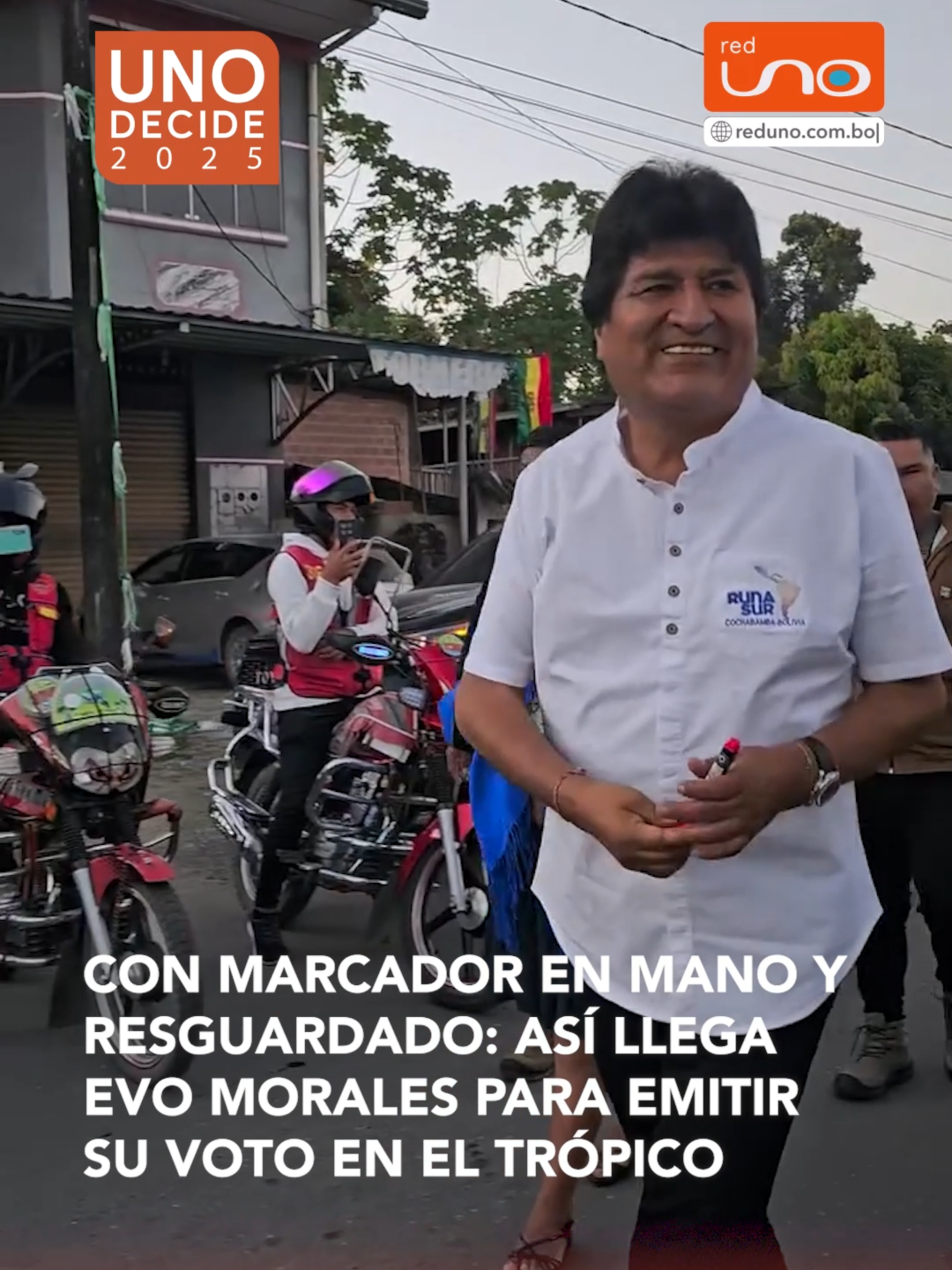 #UnoDecide I El expresidente y líder cocalero se dirigió hasta Villa 14 de Septiembre, donde realiza su programa radial y emitirá su voto. ▶️ Más información en www.reduno.com.bo #RedUno #RedUnoDigital #Notivisión #Bolivia