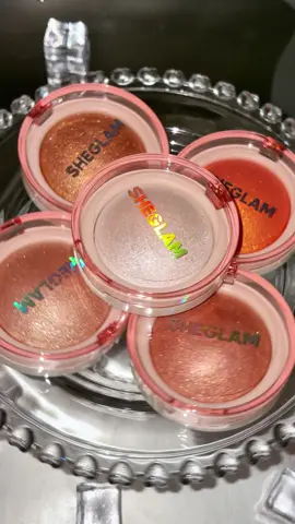 Glow exactly where you want, how you want! 😎 ID: 122516207 #highlighter #makeup #makeuptutorial #GlowUp#blindinghighlighter #highlighter #makeup #sheglammusthaves #SHEGLAM