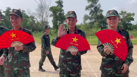 Trung Tâm Nghệ Thuật Cô Tấm giao lưu văn nghệ và tặng quà cho các chiến sĩ khối tác Chiến Điện tử ♥️♥️♥️