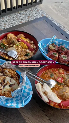 Kalian tau Seblak Manahan yang Viral itu ? @GAGE JAJAN  Nah Sekarang udh pindah ya gais ini buka cabang baru ke2 📌 LOKASI DEKET BANDARA SOLO  Bisa Cek Gogle Maps “ Seblak Prasmanan GageJajan Cabang 2 “  Buka Dari Jam 10.00 - 17.00  Hari Senin Libur  #solo24jam🌻 #kulinerseblaksolo #jajanseblak #seblakprasmanan #seblakviral 