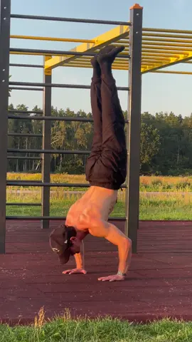 #handstand #streetworkout #calisthenics #fyp #viral 