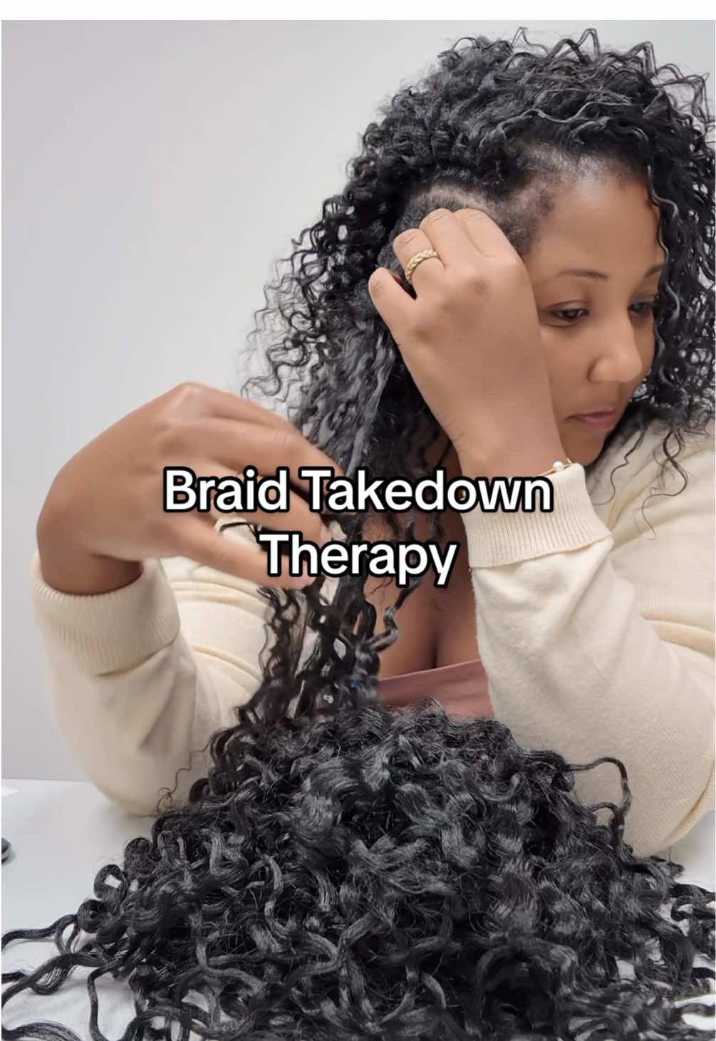 There’s therapy… and then there’s braid takedown therapy 😌 This >>> meditation apps tbh. Who else feels this way? 👇🏾
