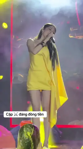 Cổ hát hay mà còn slayyyy #thieubaotram 