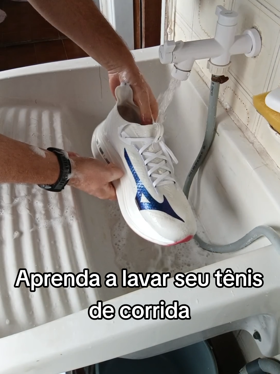 Dica pra você lavar o seu tênis de corrida!  Lavando meu Mizuno Neo Vista 2  #dicasdecorrida #Running #corrida #corridabrasil #corredoriniciante 