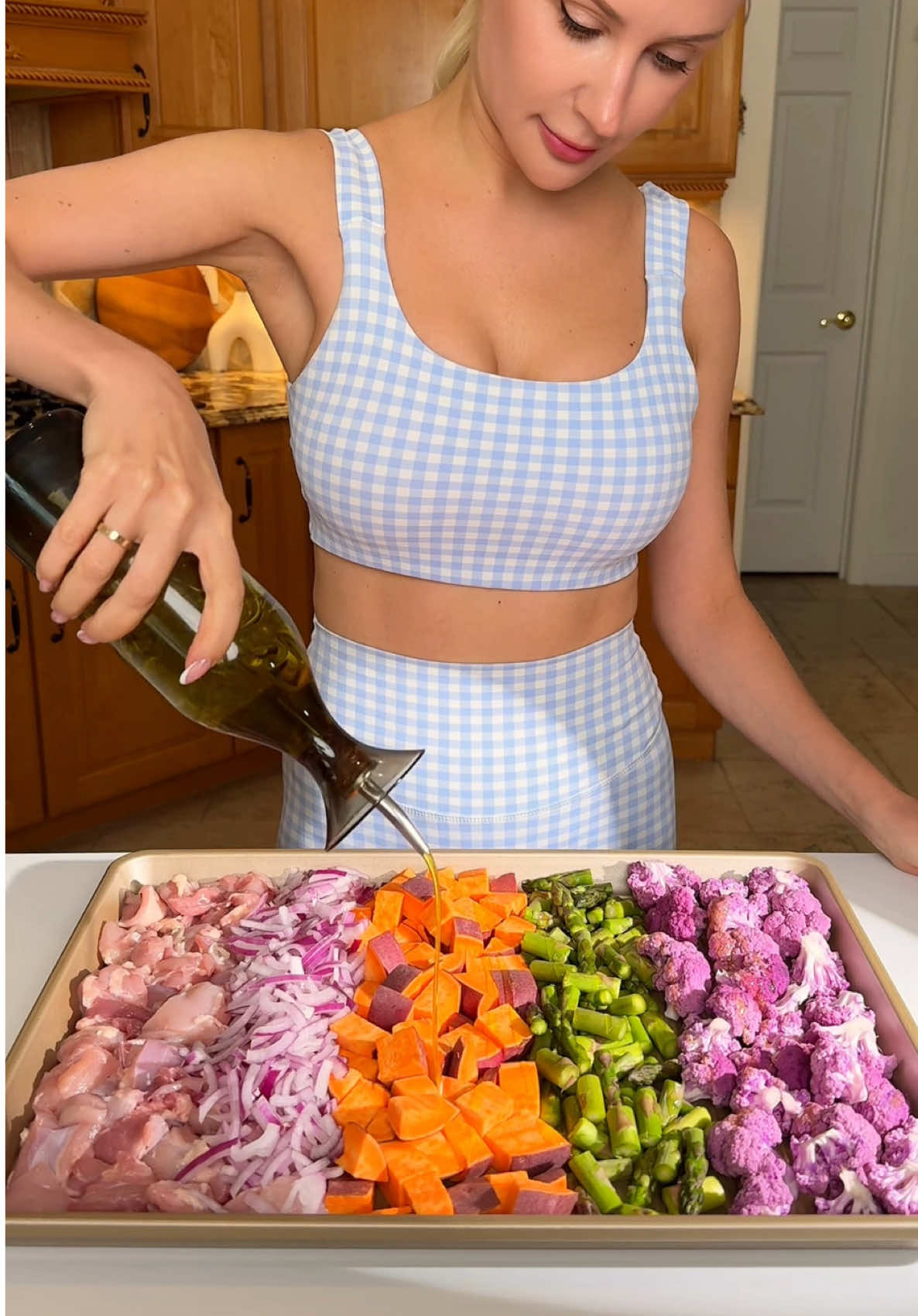 High-Protein One-Tray Chicken with Sweet Potato & Purple Cauliflower (377 Calories | 32g Protein)  A colorful, protein-rich oven tray packed with chicken, sweet potatoes, asparagus, purple cauliflower, and red onion—perfect for easy batch prep and balanced meals. Total per container (1 of 4): ~377 Calories | ~32g Protein Like, comment and follow for more 🤗🌸🌱 🛒 Ingredients (for 4 containers): 	•	2 cups chicken thighs, cubed 	•	2 cups sweet potatoes, diced 	•	1 cup asparagus, cut into 1-inch pieces 	•	2 cups purple cauliflower florets 	•	½ purple onion, finely chopped 	•	2 tbsp olive oil 	•	Salt to taste 	•	1 tbsp garlic powder 	•	1 tbsp coriander 	•	1 tsp red pepper flakes 	•	Juice of ½ lemon 	•	Handful fresh arugula (for garnish) 👩‍🍳 Instructions:  1️⃣ Preheat oven to 400°F (200°C).  2️⃣ On a large baking tray, arrange separately: chicken, onion, sweet potato, asparagus, and cauliflower.  3️⃣ Drizzle with olive oil and lemon juice. Sprinkle with salt, garlic powder, coriander, and red pepper flakes.  4️⃣ Toss each section lightly to coat, keeping them separated.  5️⃣ Roast for 25–30 minutes, until chicken is fully cooked and vegetables are tender.  6️⃣ Divide evenly into 4 containers and garnish with fresh arugula before serving. ⸻ 🌟 Benefits of This Meal 	•	Chicken: Lean protein for muscle repair and fullness 	•	Sweet Potato: Complex carbs for steady energy + beta-carotene for skin glow 	•	Asparagus: High in vitamins A, C, and K—supports detox and hydration 	•	Purple Cauliflower: Rich in antioxidants and fiber for digestion 	•	Olive Oil + Lemon: Healthy fats and vitamin C boost ⸻ 📦 Storage Tips 	•	Store in airtight containers in the fridge for up to 4 days. 	•	Best reheated in oven or air fryer to keep veggies crisp. 	•	Arugula garnish should be added fresh, right before eating. ⸻ 📌 Hashtags #OneTrayMeal #WeightLossMealPrep #ChickenAndVeggies #HealthyBatchCooking #MealPrepContainers     