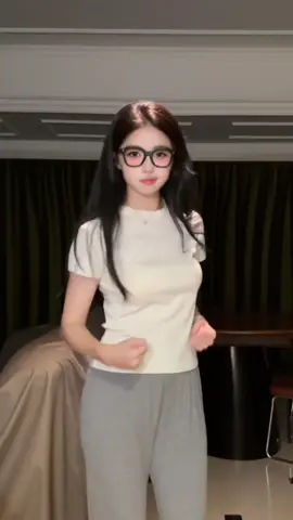 #linhnhibun #outfit #dancetiktok #OOTD #fashiontiktok                                   