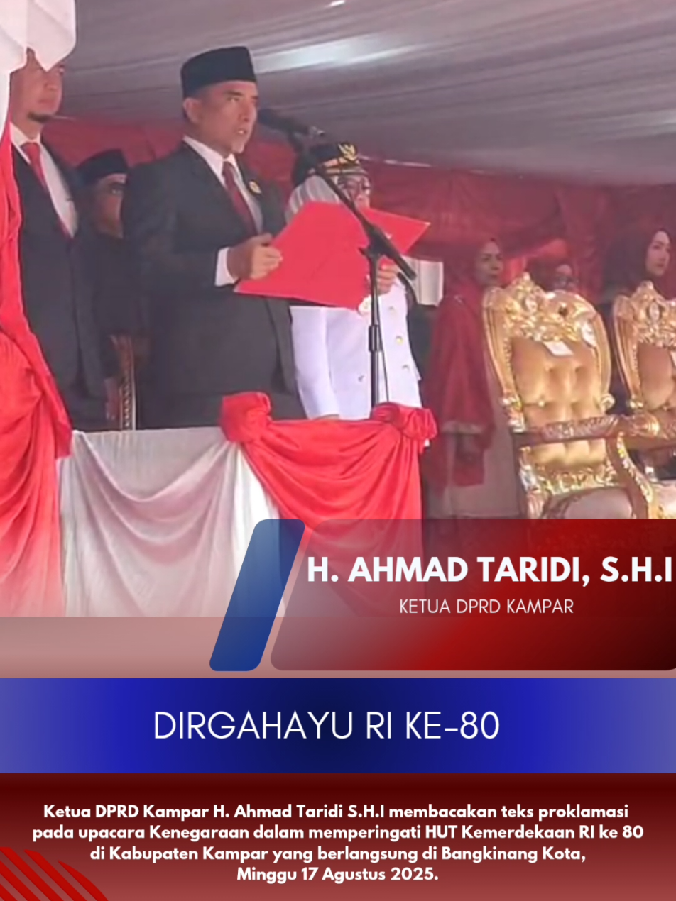 Ketua DPRD Kampar H. Ahmad Taridi S.H.I membacakan teks proklamasi pada upacara Kenegaraan dalam memperingati HUT Kemerdekaan RI ke 80 di Kabupaten Kampar yang berlangsung di Bangkinang Kota, Ahad 17 Agustus 2025.@KETUA DPRD KAMPAR(AHMADTARIDI)  #gerindra #hutri #proklamasi #dirgahayuindonesia #fyppppppppppppppppppppppp 