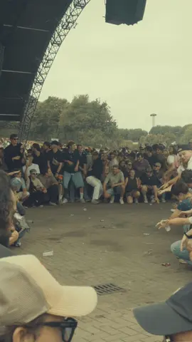 Moesten ons bed uit van Marc Rebillet 🔥 #lowlands #alpha #marcrebillet  