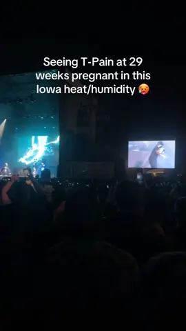 90° with 80% humidity was a STRUGGLE, but worth it 🔥 #iowastatefair #tpain #grandstandconcert #29weekspregnant 