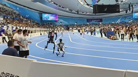 #WorldRobotGames #Robot #austinrobot #airobot #china🇨🇳🇨🇳🇨🇳 The robot sports meet is so funny. You guys must watch it till the end!🤣