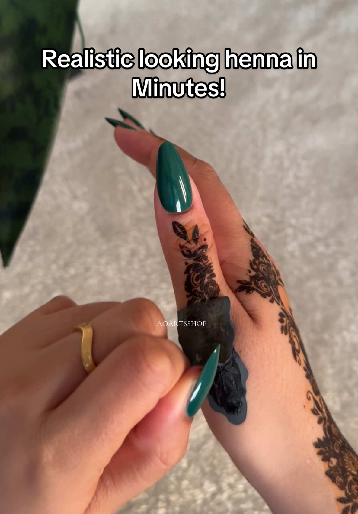 Henna made easy. Hand drawn by professional henna artist so you can achieve realistic looking henna in minutes 😮‍💨🤌🏻  Shop now, link in bio!  #hennaartist #handdrawn #silkstencil #henna #khaleejihenna 