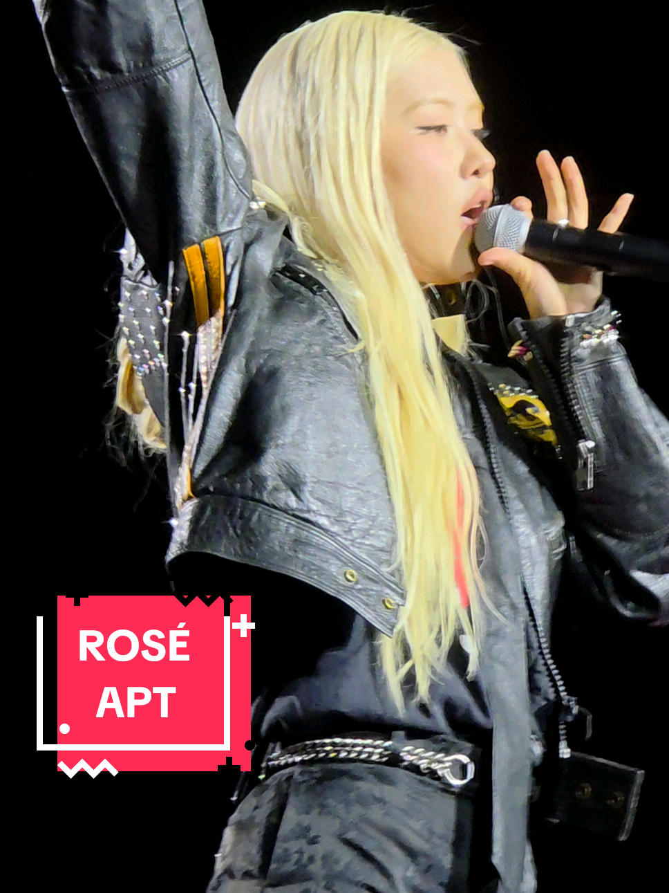All you gotta do is just meet me at the... 🥂🏠 #rose #apt #blackpink #deadlineworldtour #barcelona 